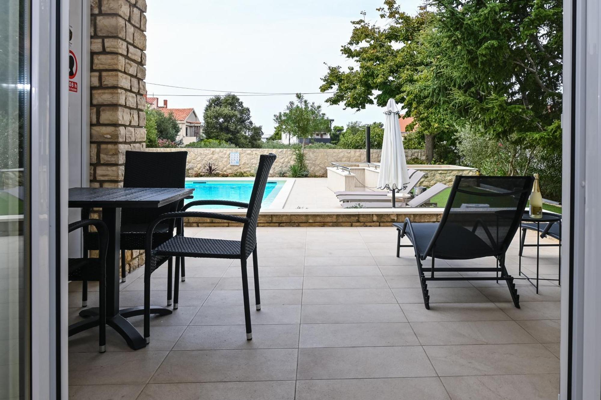 Seagull Pool Apartments & Studios Novalja Exterior photo