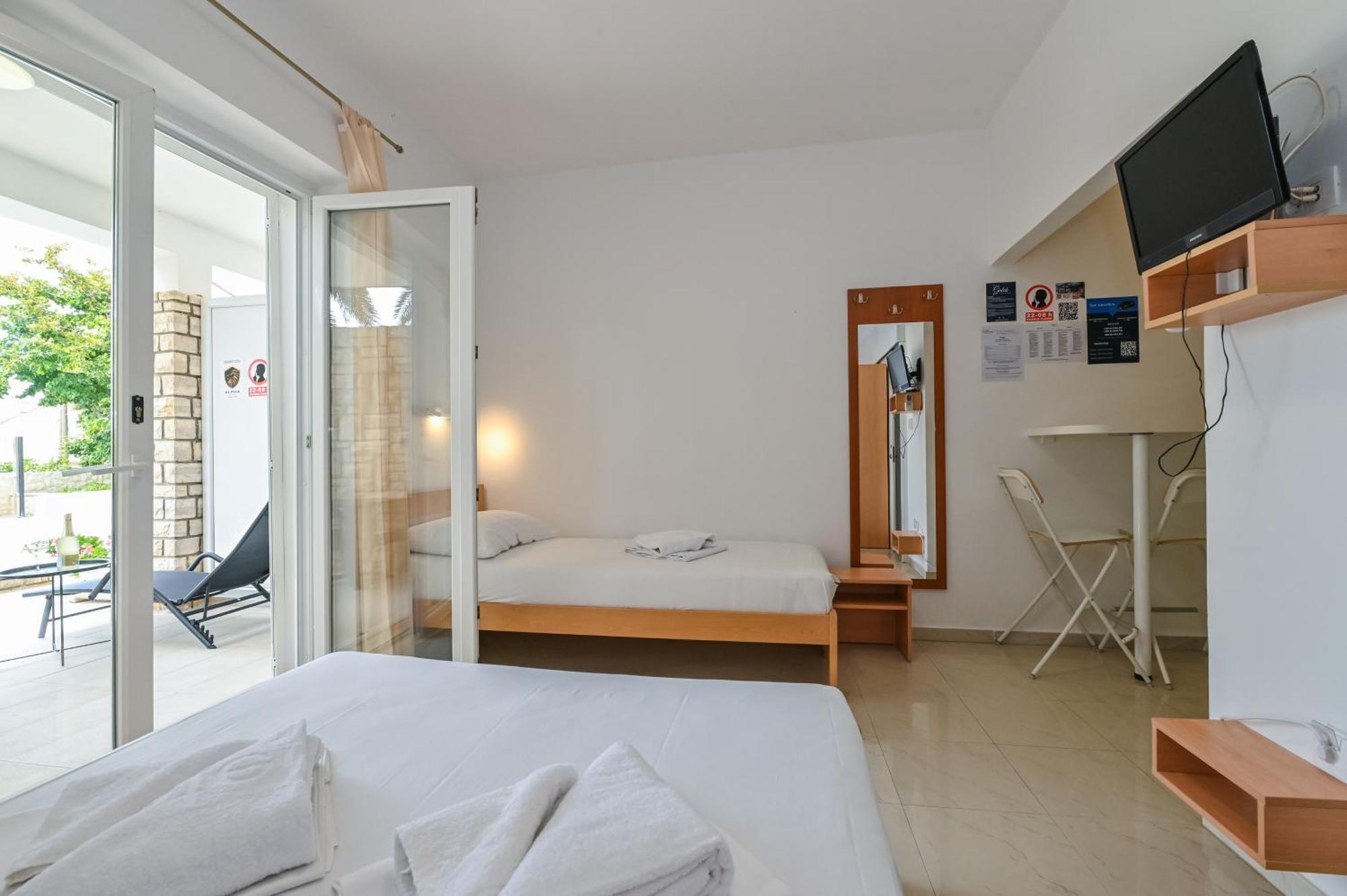 Seagull Pool Apartments & Studios Novalja Room photo